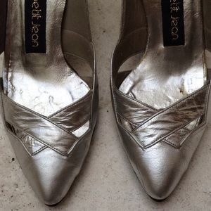 Stylish, trendy metallic leather shoe, vintage 80’s. Dressy & elegant, cutouts